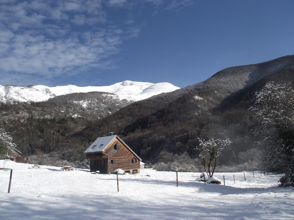 Les Chalets De La Foret D'Issaux Osse-en-Aspe ภายนอก รูปภาพ